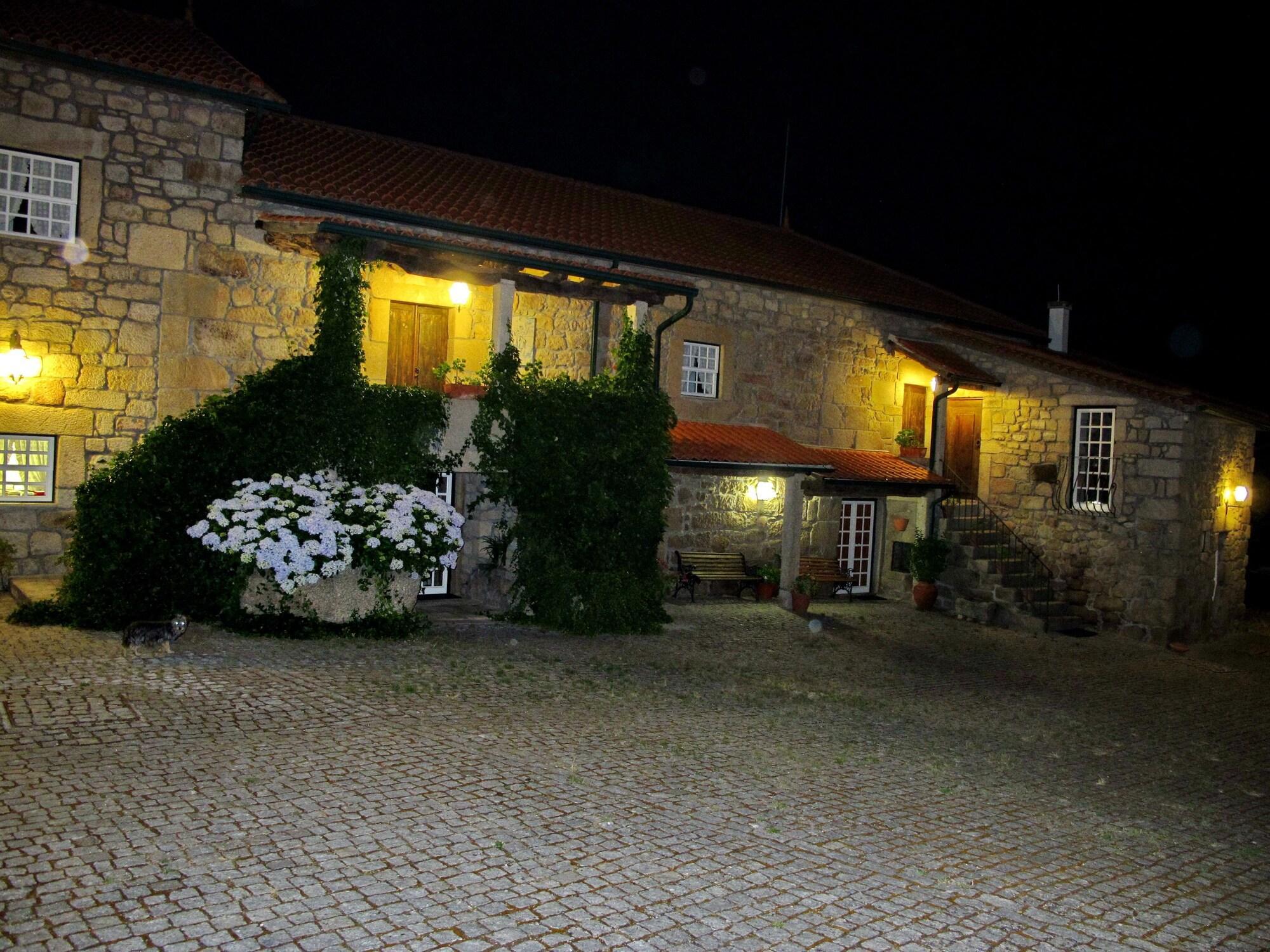 กาซา โด เรดอนโด Bed & Breakfast Rabacal ภายนอก รูปภาพ
